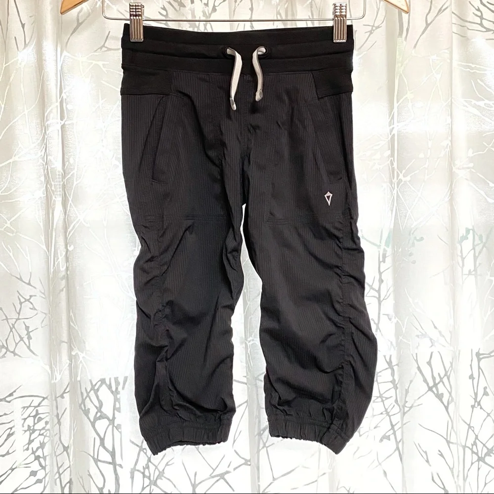 Ivivva Lululemon kids black live to move crop cropped drawstring jogger pants - Picture 4 of 11